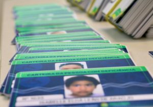 Imagem da notícia - Sejusc recebe novo lote com 768 Carteiras de Identificação para a Pessoa com Deficiência