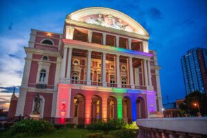 Governo do Amazonas ilumina símbolos da capital em apoio ao Dia Nacional do Orgulho Gay