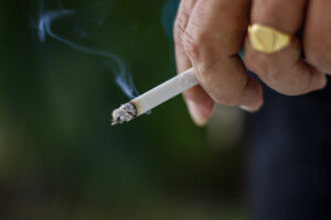 Dia Mundial Sem Tabaco: Sejusc oferece atendimento especializado a quem quer parar de fumar