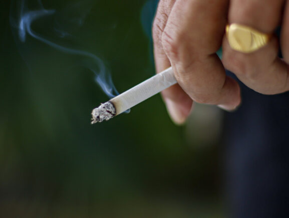Dia Mundial Sem Tabaco: Sejusc oferece atendimento especializado a quem quer parar de fumar