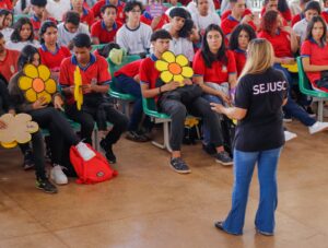 Faça Bonito: Sejusc leva ação de prevenção e informação para as escolas de Presidente Figueiredo