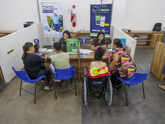 Serviços para pessoas com deficiência nos PACs de Manaus facilitam adesão a programas e benefícios