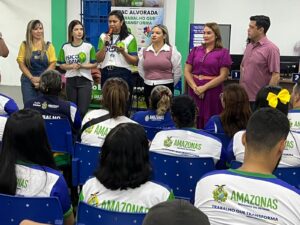 Imagem da notícia - Governo do Amazonas abre postos de atendimento para beneficiários do Auxílio Estadual Permanente nos PACs