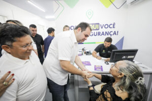 Imagem da notícia - Governador em exercício, Roberto Cidade, entrega Centro de Proteção do Idoso revitalizado no bairro Parque 10