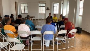 Imagem da notícia - Setembro Amarelo: pessoas em situação de rua participam de roda de conversa sobre saúde mental