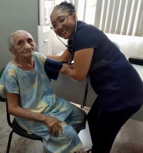 Imagem da notícia - Idosos recebem serviços de saúde durante atendimento no Centro Integrado de Proteção e Defesa de Direitos da Pessoa Idosa