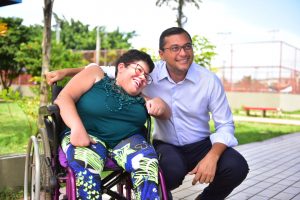 Imagem da notícia - Wilson Lima reforça compromisso com a inclusão social durante entrega de 250 cadeiras de rodas universais