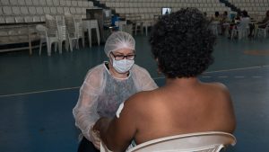 Imagem da notícia - Idosa de 61 anos em situação de rua é resgatada por equipes sociais e levada para Abrigo Emergencial