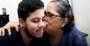 Imagem da notícia - Dia do Orgulho LGBT: Mãe PcD luta pela diversidade ao lado de filho trans