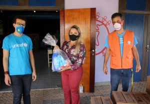 Imagem da notícia - Sejusc recebe doação de 850 kits de higiene do Unicef e da Pharmakos D’Amazônia