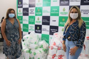 Imagem da notícia - Sejusc entrega 300 fraldas para idosos acamados dos municípios de Nhamundá e Manaquiri
