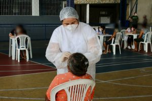 Imagem da notícia - Família vinda do Maranhão sob suspeita de tráfico humano realiza teste para a Covid-19