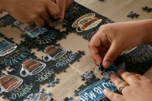 Imagem da notícia - Sejusc promove estímulo educacional de adolescentes por meio da montagem de quebra-cabeças
