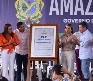 Imagem da notícia - Governo do Amazonas inaugura quatro unidades móveis do PAC e amplia serviços de cidadania na capital e Região Metropolitana