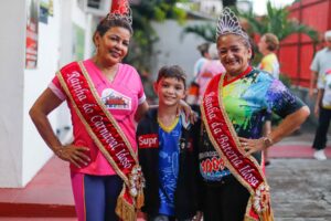 Imagem da notícia - Carnaval na Floresta: desfile de idosos abre noite do Grupo Especial