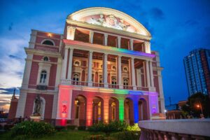 Imagem da notícia - Governo do Amazonas ilumina símbolos da capital em apoio ao Dia Nacional do Orgulho Gay