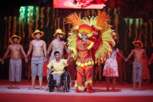 Imagem da notícia - Parintins 2023: Bumbás cantam diversidade e exaltam direitos humanos nas três noites do festival
