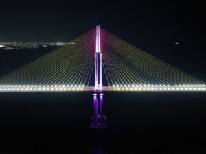 Imagem da notícia - Agosto Lilás: Ponte do Rio Negro recebe iluminação lilás em alusão aos 17 anos da Lei Maria da Penha