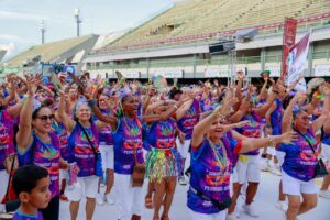Imagem da notícia - Carnaval na Floresta: Revivendo grandes bailes, idosos abrem o desfile das Escolas de Samba do Grupo Especial