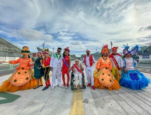 Imagem da notícia - Carnaval na Floresta: Idosos de projeto da Sejusc se preparam para abrir desfiles do Grupo Especial