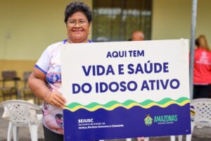 Imagem da notícia - Carnaval na Floresta: Grupo do projeto Vida e Saúde do Idoso Ativo confecciona acessórios para abertura do Grupo Especial