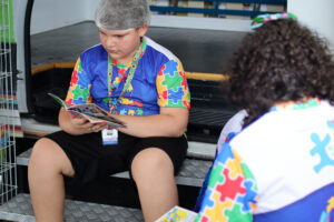 Imagem da notícia - Sejusc participa da ação ‘Rua Azul 2024’ levando serviços de cidadania a pessoas com Transtorno do Espectro Autista