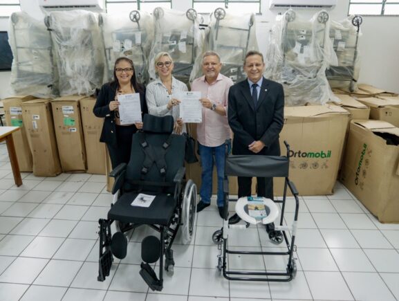 Governo do Amazonas entrega 59 cadeiras de rodas e de banho para Prefeitura de Pauini