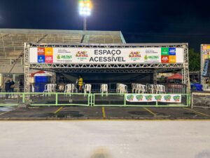 Imagem da notícia - Carnaval na Floresta: Governo disponibiliza estrutura acessível e inclusiva para pessoas com deficiência no desfile de escolas