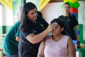 Imagem da notícia - Mês da mulher: Sejusc estimula bem-estar e autoestima por meio de curso de automaquiagem