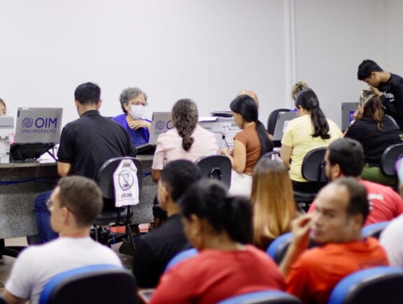 Governo do Amazonas convoca migrantes para a retirada de Registro Nacional Migratório (RNM) no PAC Compensa