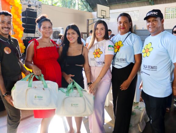 Kits de bebês: Governo do Amazonas entrega itens de enxoval a grávidas da calha do rio Madeira
