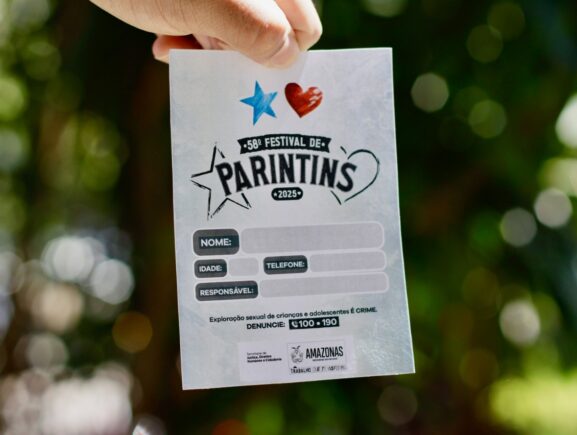 Festival de Parintins 2025: crianças a partir de seis anos podem participar da Festa dos Visitantes acompanhadas de pais ou responsáveis