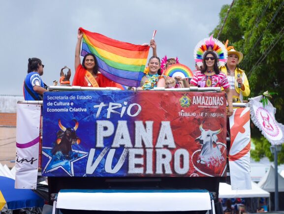 Festival de Parintins 2025: 1º Circuito do Orgulho arrasta brincantes em celebração à diversidade