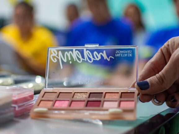 Sejusc promove curso de maquiagem básica para adolescentes do Centro Socioeducativo de Internação Feminina