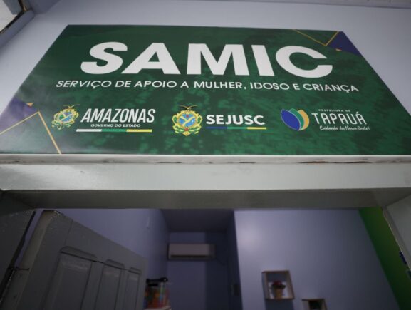 Governador Wilson Lima entrega cartões do Auxílio Estadual, inaugura Samic e reforça assistência social em Tapauá