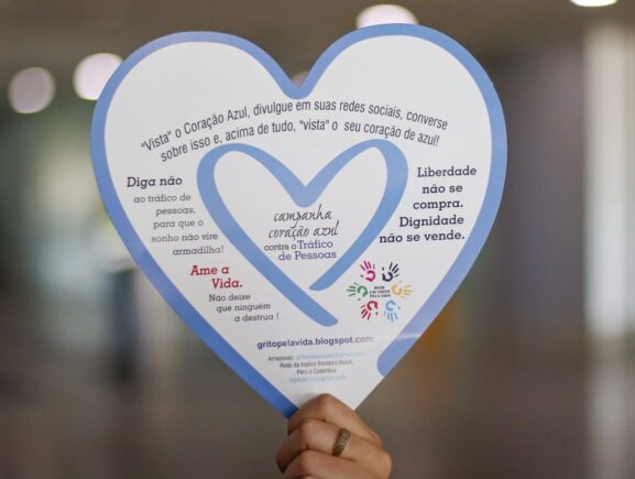 Coração azul: Sejusc alerta para nova modalidade de tráfico humano e adere campanha mundi…